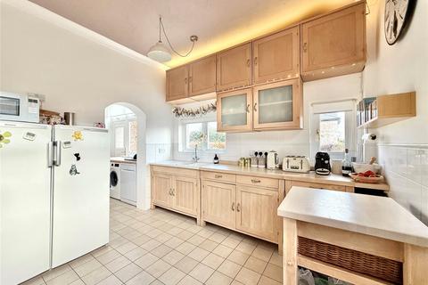 4 bedroom end of terrace house for sale, Victoria Drive, Old Town, Eastbourne, East Sussex, BN20