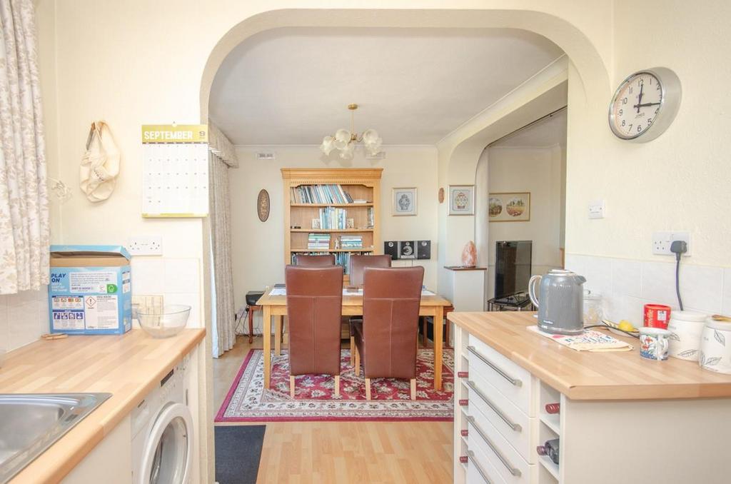 Kitchen pic 3.jpg