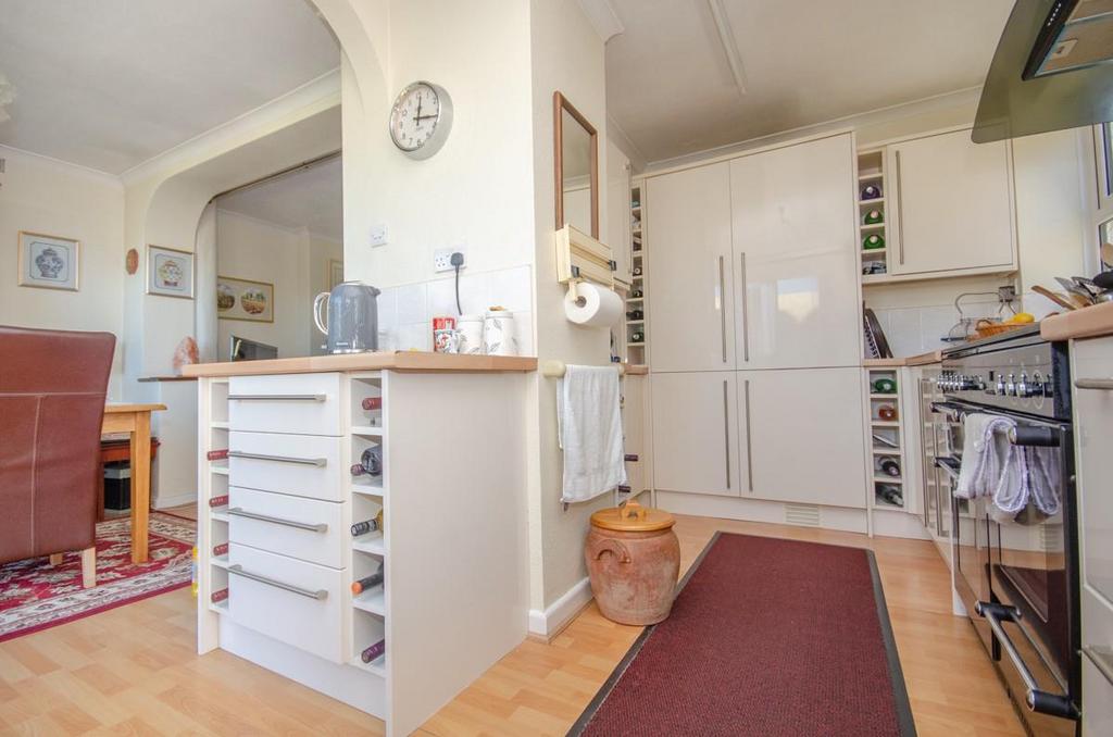 Kitchen pic 2.jpg
