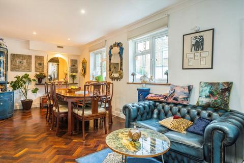 undefined, Leeward Gardens, London SW19