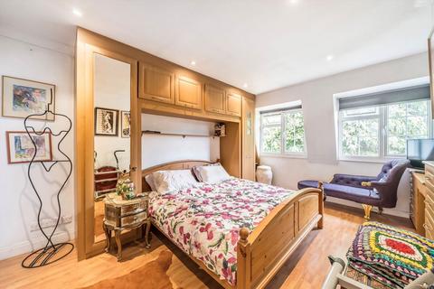 undefined, Leeward Gardens, London SW19