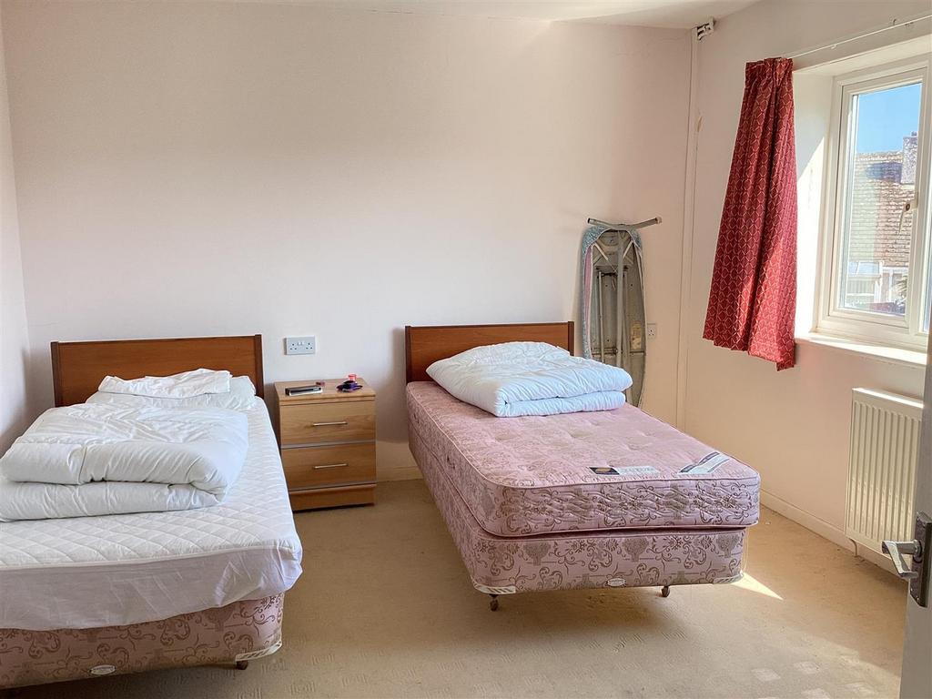 Bed 1.jpg