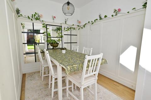 undefined, Rivermeads Avenue, Twickenham TW2