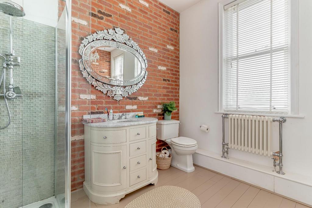 Bathroom 1 - A.jpg