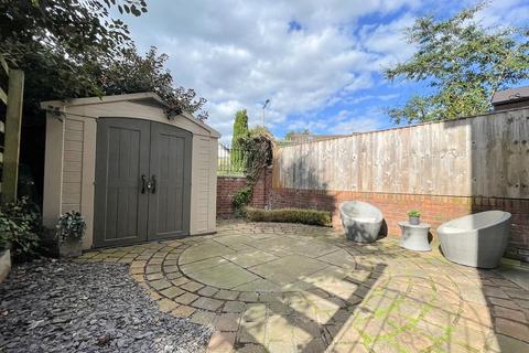 2 bedroom end of terrace house for sale, Springbank Court, Manor Road, Woodley