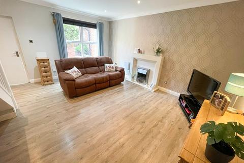 2 bedroom end of terrace house for sale, Springbank Court, Manor Road, Woodley