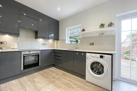 2 bedroom end of terrace house for sale, Springbank Court, Manor Road, Woodley