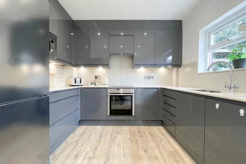 2 bedroom end of terrace house for sale, Springbank Court, Manor Road, Woodley