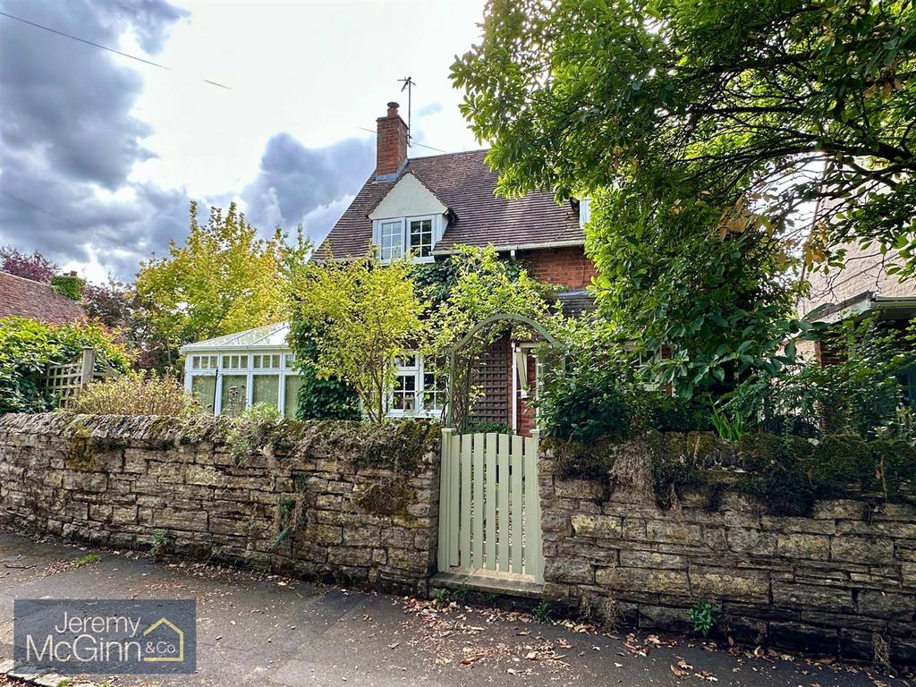 Front (pedestrian access)