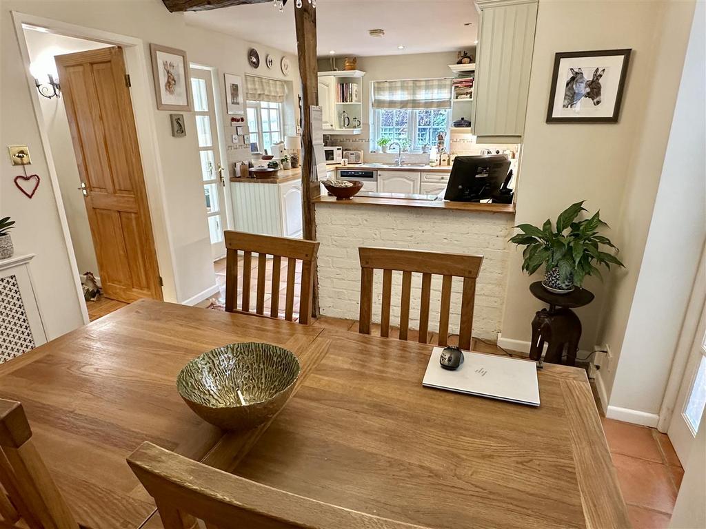 Dining kitchen