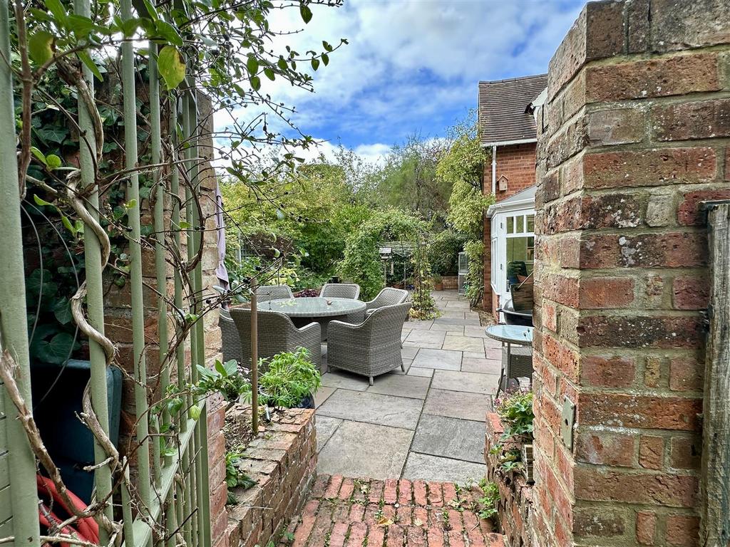 Gate to rear garden