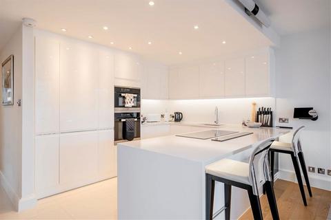3 bedroom flat to rent, King's Quay, London SW10