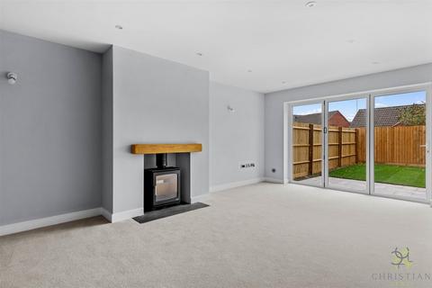 3 bedroom semi-detached house for sale, Winchcombe Road, Evesham WR11