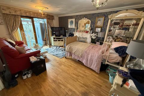 undefined, Greenwood Drive, Cimla, Neath, Neath Port Talbot.