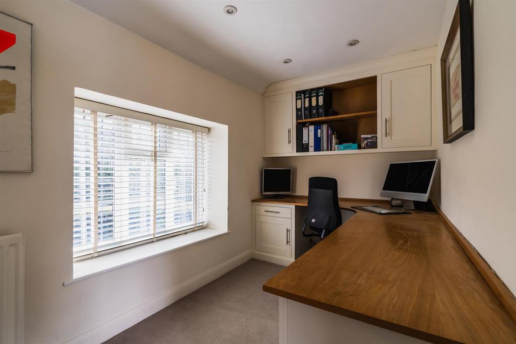 Bedroom 5/Office