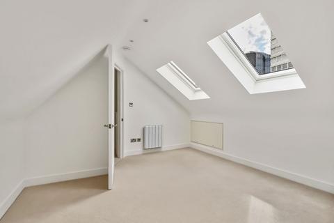 undefined, High Street, Sutton, SM1