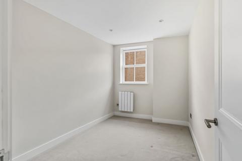 undefined, High Street, Sutton, SM1