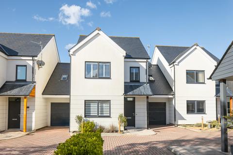 3 bedroom terraced house for sale, Carriere Lane, Vale, Guernsey