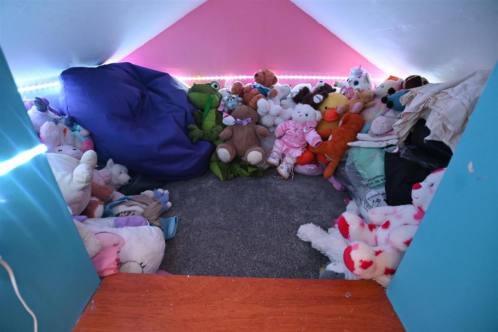 Den / Storage