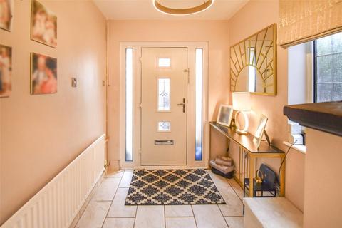 3 bedroom semi-detached house to rent, Grange Farm Road, Aldershot GU12