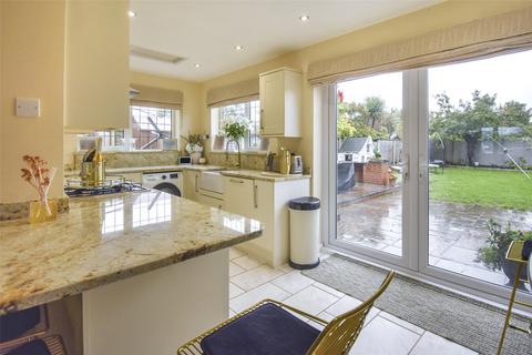 3 bedroom semi-detached house to rent, Grange Farm Road, Aldershot GU12