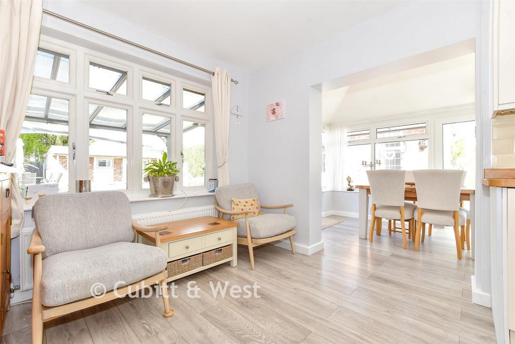 Breakfast/Dining Area