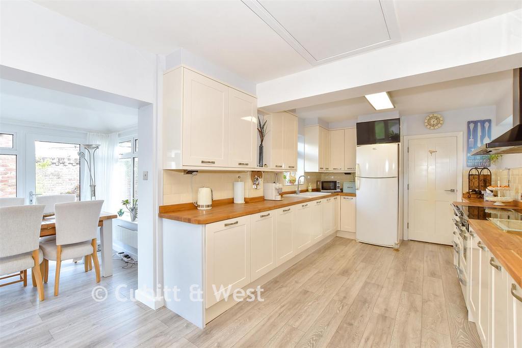 Kitchen/Dining Area
