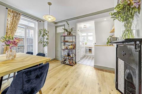 2 bedroom maisonette for sale, Tranmere Road, London SW18