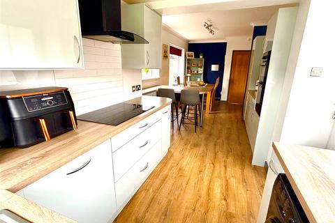 4 bedroom semi-detached house for sale, Seymour Road, Keyingham, Hull