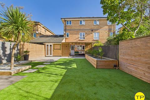 4 bedroom townhouse for sale, Stanton Square, Peterborough PE7