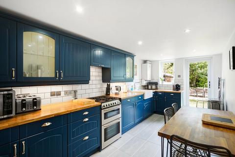 2 bedroom flat for sale, Ferndale Road, London SW4