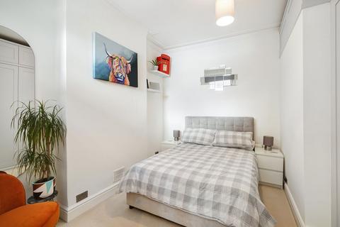 2 bedroom flat for sale, Ferndale Road, London SW4