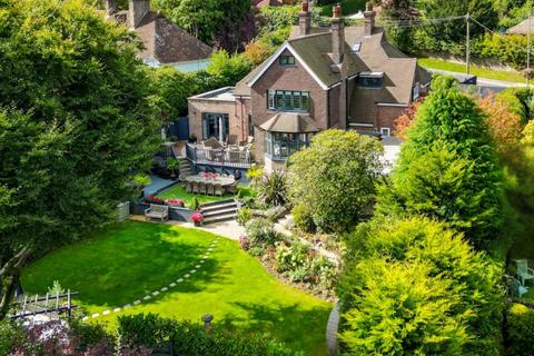 Little Chowne Croft Road, Crowborough, TN6 1DR