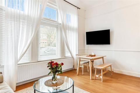 2 bedroom apartment for sale, St. Leonards Road, London, W13