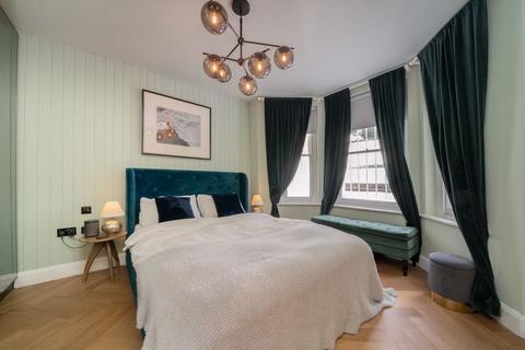 2 bedroom flat for sale, Aldridge Road Villas, London W11