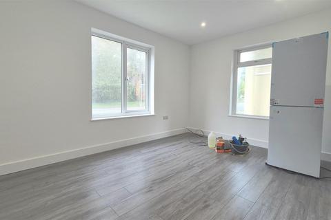 1 bedroom apartment to rent, Sea Front, Hayling Island