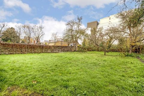 2 bedroom flat for sale, Mattock Lane, London W5