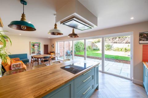 4 bedroom detached house for sale, Ifield Close, Redhill, RH1