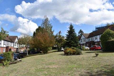 2 bedroom property for sale, Arlington Lodge, Weybridge, KT13