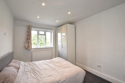 2 bedroom property for sale, Arlington Lodge, Weybridge, KT13