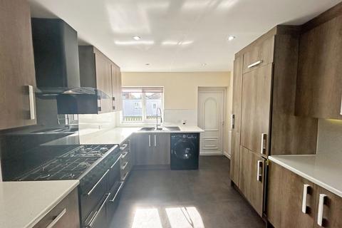 5 bedroom detached bungalow for sale, St. Margarets Avenue, Skegness, Lincolnshire, PE25 2LX