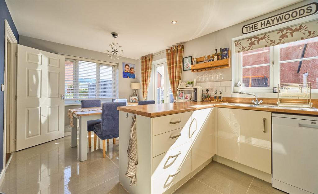 Kitchen/Dining Area