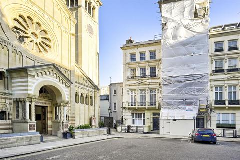 undefined, Ennismore Gardens, London