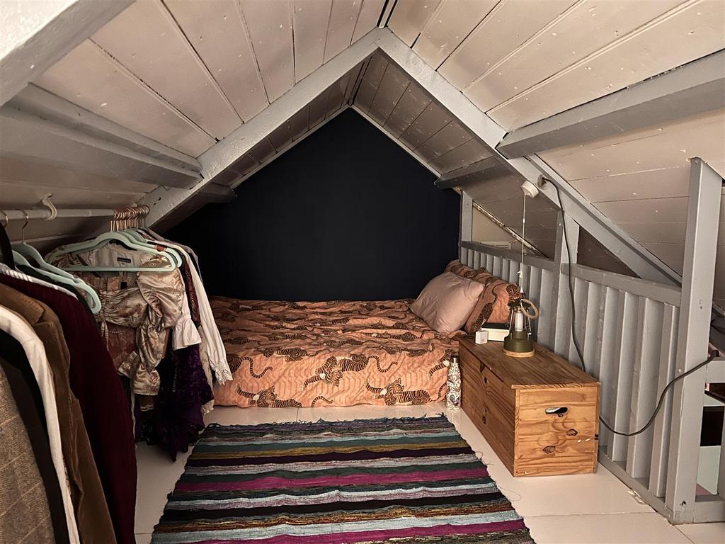 Loftbedroom5-03.JPG