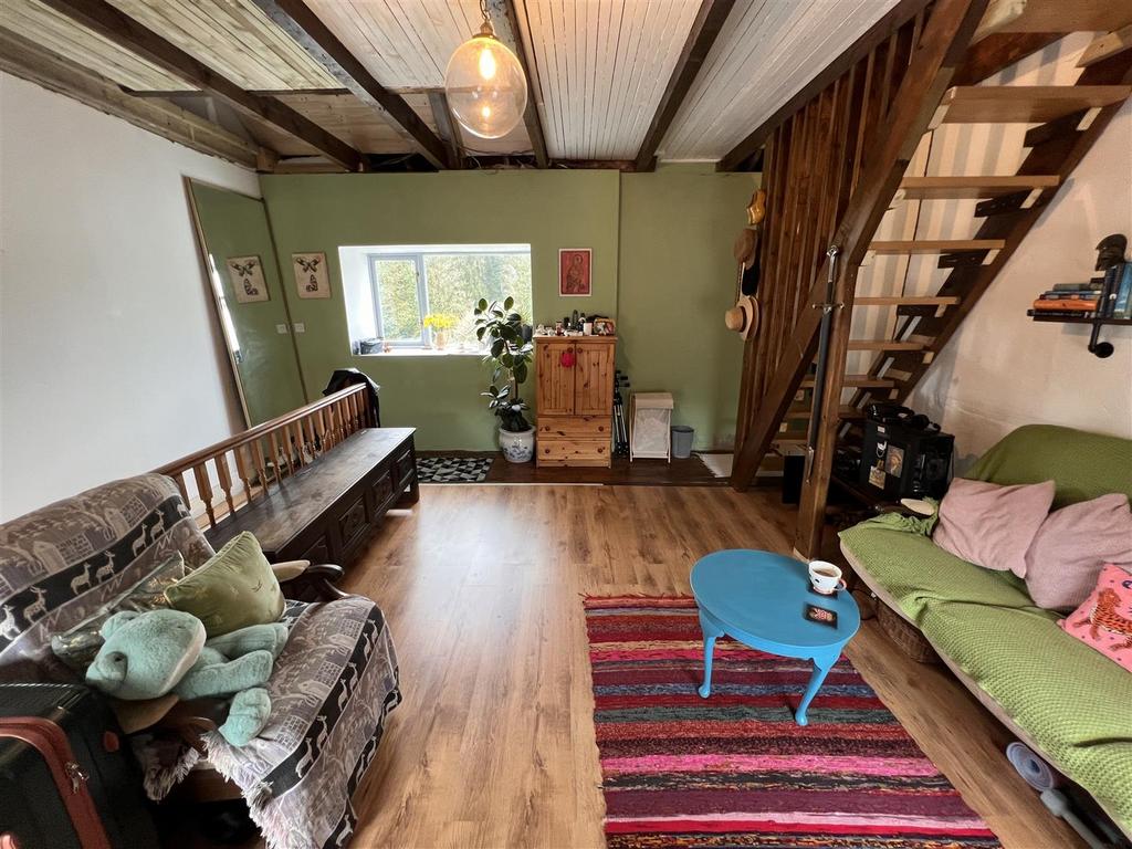 Livingroom3-02.JPG
