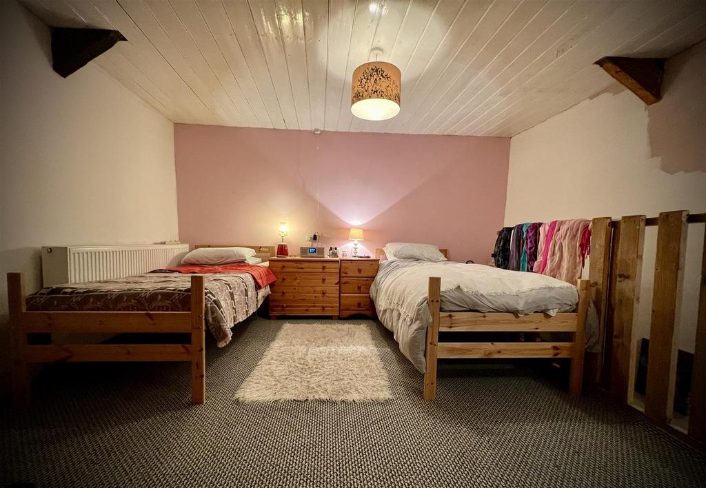 Bedroom Rear Cottage1.JPG