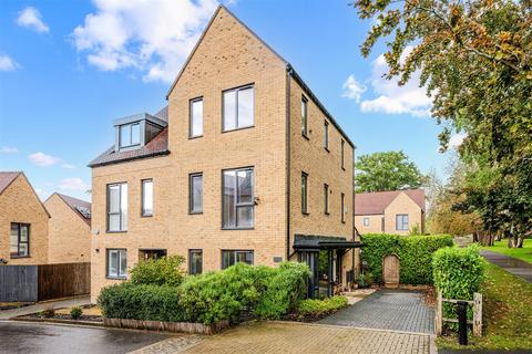 4 bedroom semi-detached house for sale, Courage Close, Coulsdon