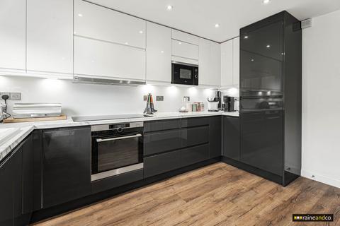 3 bedroom townhouse for sale, Poppy Walk, Hatfield