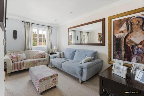 3 bedroom townhouse for sale, Poppy Walk, Hatfield