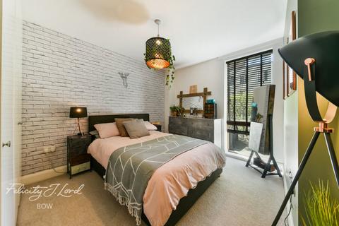 2 bedroom apartment for sale, Barry Blandford Way, London, E3